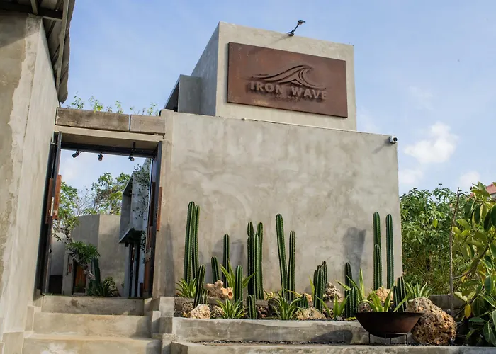 Iron Wave Uluwatu Hostel *